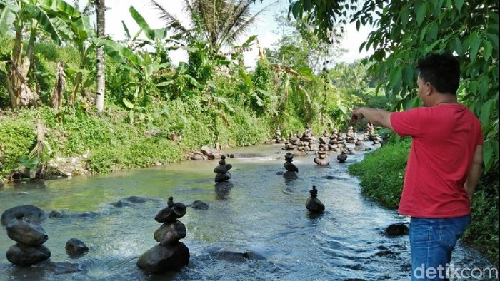 Batu bersusun di Sungai Cidahu