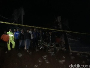 Longsor Terjang Rumah Warga di Kabupaten Batang