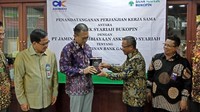 Penandatanganan dilakukan langsung oleh Direktur Utama Askrindo Syariah Soegiharto dan Direktur Utama Bank Syariah Bukopin Saidi Mulia Lubis dan didampingi oleh Senior Executive Vice President Askrindo Syariah Supardi Najamuddin serta Direktur Keuangan & SDM Askrindo Syariah Subagio Istiarno di Kantor Pusat Bank Bukopin Syariah, Senin (26/2).