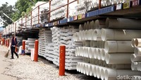 PT Wahana Vinyl Nusantara memiliki 4 pusat produksi tersebar di Jawa Barat (Cibitung, Karawang, dan Lemah Abang) serta Jawa Timur (Ngoro-Mojokerto) dengan kapasitas total di atas 200.000 ton dan telah memiliki sertifikat ISO 9001:2015 dan memenuhi standart SNI (Standar Nasional Indonesia), JIS (Japanese Industrial Standard) dan DIN.