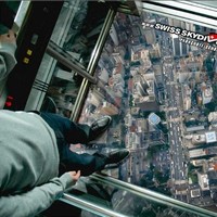 Kalau phobia ketinggian, mungkin kamu akan berpikir dua kali masuk ke lift yang satu ini. Ngeri! Foto: Dok. Elite Readers