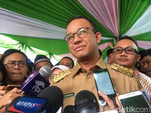 PKL Marak di Trotoar Senayan, Anies: Harus Ditertibkan