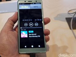 Ramai-ramai Menjajal Duet Xperia XZ2