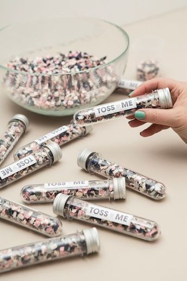 Dari pada keluar lebih banyak uang, banyak millennial menyiapkan pernikahan mereka dengan pernak-pernik DIY (Do It Yourself). Salah satu confetti seperti berikut. Foto: Pinterest