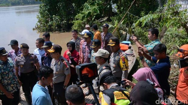 Kapolda Jatim pantau banjir di Bengawan Solo Tuban/