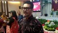 Ferry Salim juga datang sendiri. Menurutnya, pajak penting untuk pembangunan.
