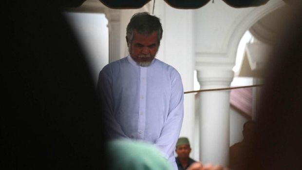 Pasutri di Aceh Dicambuk karena Berjudi, Warga Rekam dengan Hp