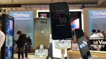 Untuk sektor dapur pacu, LG melakukan sedikit peningkatan spesifikasi dari generasi sebelumnya. Kapasitas RAM bertambah 6 GB dari 4 GB, sedangkan memori internal menjadi 128/256 GB (UFS) dari 64/128 GB.  (Foto: detikINET/Achmad Rouzni Noor II)