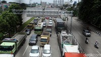 Dibangun oleh Kementerian PUPR dengan dana APBN, jalan bebas hambatan ini diserahkan pengelolaannya sebagai BUJT ke PT Hutama Karya (Persero) dengan masa konsesi 40 tahun.
