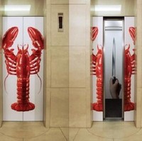 Iklan produk pisau di sebuah gedung di Tokyo. Lobster pun bisa langsung terbelah! Foto: Dok. Elite Readers