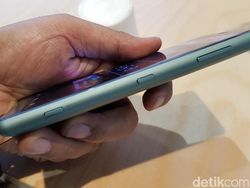 Ramai-ramai Menjajal Duet Xperia XZ2