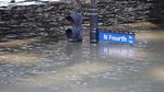 Banjir Setinggi Lampu Taman di Kentucky
