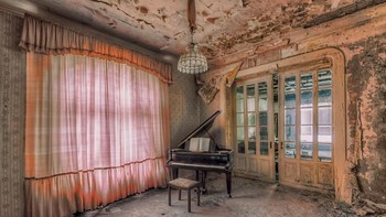 Piano yang kesepian. Foto: Instagram @richterchristian