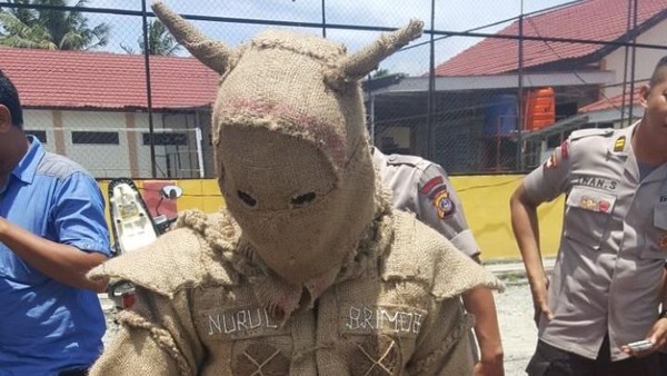Sosok Acong Batman Karung Goni yang Terobos Markas Brimob