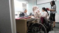 Pemerintah sendiri sudah menerapkan UU no.4 tahun 1997 tentang penyandang cacat yang mewajibkan penyedia kerja memberikan kuota satu persen bagi difabel sebagai bagian dari tenaga kerja perusahaan tersebut.