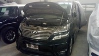 Mobil Toyota Vellfire bekas milik Muhammad Nazaruddin laku terjual melalui lelang yang digelar KPK. Mobil itu laku Rp 300 juta. Foto: Dok. KPK