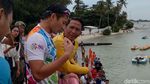 Aksi Sandiaga Terjun dari Jembatan Cinta dan Renang di Pulau Tidung