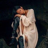 Tara Basro adalah salah satu artis Indonesia yang terkenal dengan kulit eksotis yang dimilikinya. Tak hanya itu saja, Tara juga sering membagikan pesan mengenai body positivity di media sosialnya. Menurut Tara Basro, apapun warna kulitmu, kamu tidak perlu merubahnya dan hanya perlu mencintainya. Foto: Dok. Instagram/tarabasro