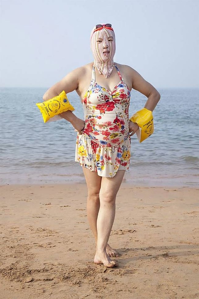  Pelindung kepala yang mirip seperti topeng menjadi aksesori penting mereka. Foto: Istimewa