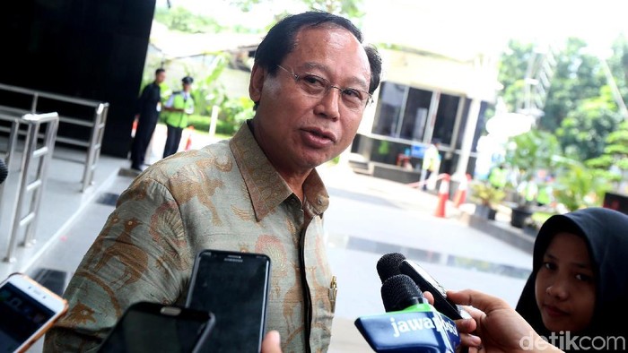 Politikus PPP Djan Faridz membesuk terdakwa kasus korupsi proyek e-KTP, Setya Novanto. Djan mengaku kangen pada Novanto.