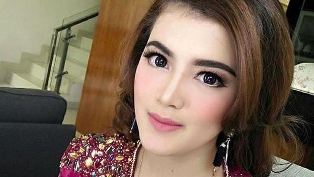 Tania Putri Si Kutu Buku Kepompong Lulus S2, Dipuja-puji Netizen