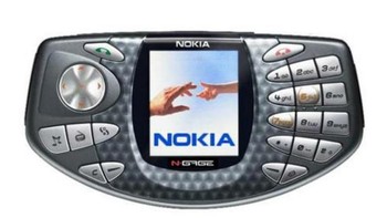iapa tak kenal ponsel satu ini. Nokia N-Gage merupakan salah satu ponsel legendaris di era 2003. Bentuknya yang unik membuat ponsel ini terkenal di kalangan pencinta game mobile kala itu. Foto: istimewa
