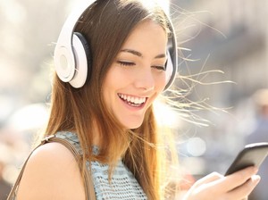 Riset: Stres Bisa Berkurang 65% Saat Mendengarkan Lagu dari Band Ini