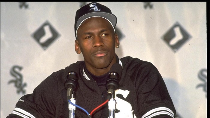 7 Feb 1994: CHICAGO WHITE SOX OUTFIELDER MICHAEL JORDAN SPEAKS AT A WHITE SOX PRESS CONFERENCE.