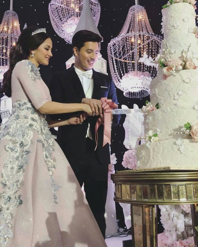 Aktris berusia 34 tahun ini pertama kali bertemu dengan sang suaminya saat syuting serial televisi populer Hero Seorang Cinderella tahun lalu, dimana mereka berperan sebagai pasangan Nura dan Ian.  Foto: Instagram