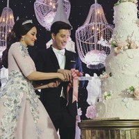 Aktris berusia 34 tahun ini pertama kali bertemu dengan sang suaminya saat syuting serial televisi populer Hero Seorang Cinderella tahun lalu, dimana mereka berperan sebagai pasangan Nura dan Ian.  Foto: Instagram