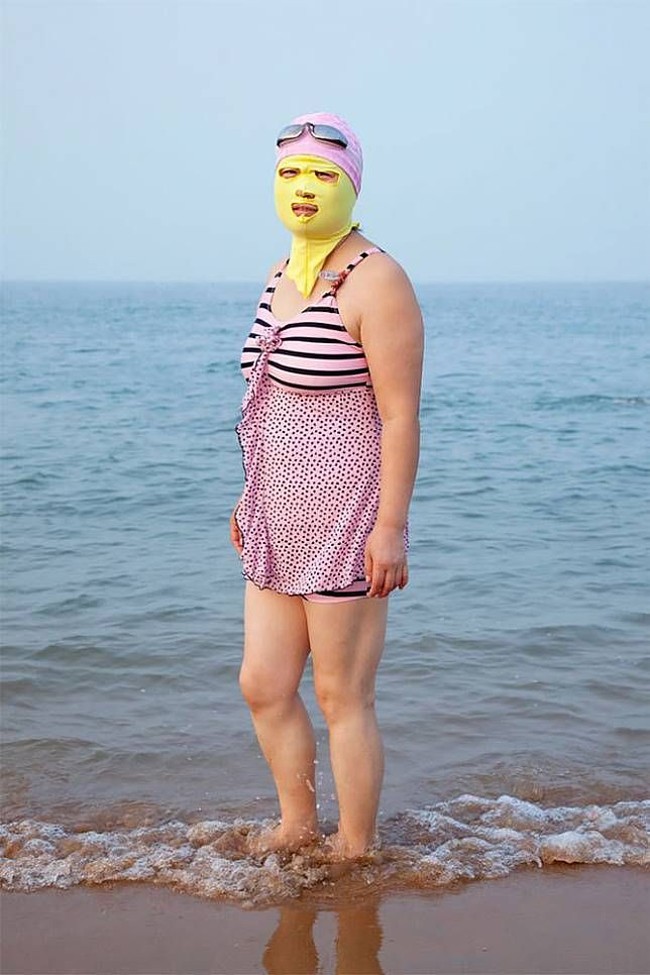 Sebagai solusi, masyarakat lokal punya bikini tersendiri demi meminimalisir paparan sinar matahari. Seperti ini modelnya. Foto: Istimewa