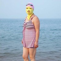 Sebagai solusi, masyarakat lokal punya bikini tersendiri demi meminimalisir paparan sinar matahari. Seperti ini modelnya. Foto: Istimewa