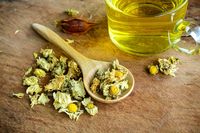 7 Teh Aromatik dan Kaya Manfaat Ini Berasal dari Bunga-bunga Cantik