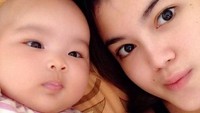 Tak lama berselang keduanya memiliki buah hati yakni seorang putri cantik di akhir tahun 2014. (Dok. Instagram/taniaputri1707)