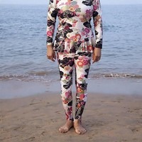 Modelnya beragam. Ada yang benar-benar tertutup dari ujung kepala hingga kaki. Motifnya yang mencolok semakin membuat pemakainya mencuri perhatian. Foto: Istimewa