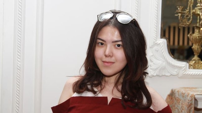 Mantan artis cilik Tina Toon baru-baru ini diketahui ikut arisan bernilai Rp 5 miliar bersama sosialita lainnya, seperti Dita Soedarjo. Tak heran bila koleksi tasnya pun datang dari desainer ternama dunia, yang harganya setara mobil. Foto: Istimewa