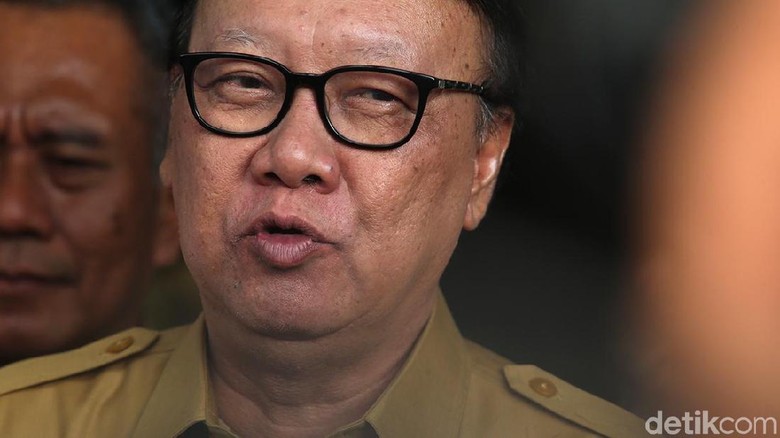 Mendagri Teken Surat Penonaktifan Bupati Buton Selatan yang Di-OTT Mendagri Teken Surat Penonaktifan Bupati Buton Selatan yang Di-OTT