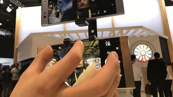 Kemudian kamera di bagian depannya adalah 5 megapiksel berukuran 1/5 inch yang juga menggunakan sensor Exmor RS. (Foto: detikINET/Achmad Rouzni Noor II)