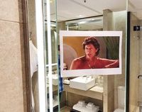 Kocak! Traveler Minta Hotel Tempel Foto Jeff Goldblum di Kamarnya