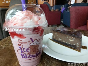 Santai Sore Ditemani White Chocolate Strawberry hingga Dark Choco Cheese Cake