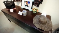 Para pejabat lain yang turut serta melelang barang koleksi pribadi mereka, di antaranya Menkeu Sri Mulyani, Menteri BUMN Rini Soemarno, Menlu Retno Marsudi, Menhub Budi Karya Sumadi. Ada juga Dirut Bank BRI Suprajarto dan Dirut Bank BNI Achmad Baiquni, serta sejumlah pejabat eselon I di Kementerian Keuangan.