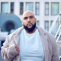 Berjalan di runway rasanya tidak nyata. Jantungku berdegung kencang, rasanya hampir keluar dari dadaku. Sepanjang hidupku aku tidak pernah melakukannya, kata Arcadio yang mengungkapkan pengalaman pertamanya menjadi model kepada NY Post.  Foto: Instagram