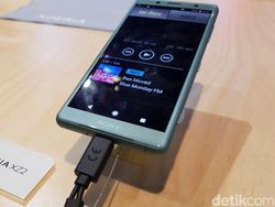 Ramai-ramai Menjajal Duet Xperia XZ2