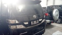 Toyota yakni Vellfire lansiran 2010 itu awalnya dibanderol hanya Rp 157 jutaan namun dibeli dengan harga Rp 300 juta. Foto: Dok. KPK