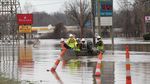 Banjir Setinggi Lampu Taman di Kentucky