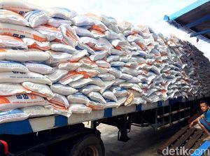 Ada Beras Impor di Operasi Pasar Bulog Jelang Puasa