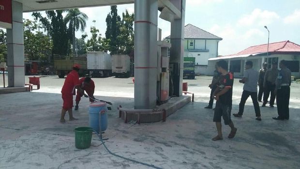 Api dapat dipadamkan kurang dari 30 menit