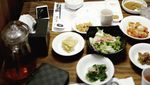 Serunya! Saat Anji yang Kini Buka Resto Begor Berpose dengan Makanan