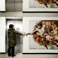 Salah satu iklan di klinik bedah plastik. Naiklah ke lantai 3, dan terlahir kembali. Foto: Dok. Elite Readers