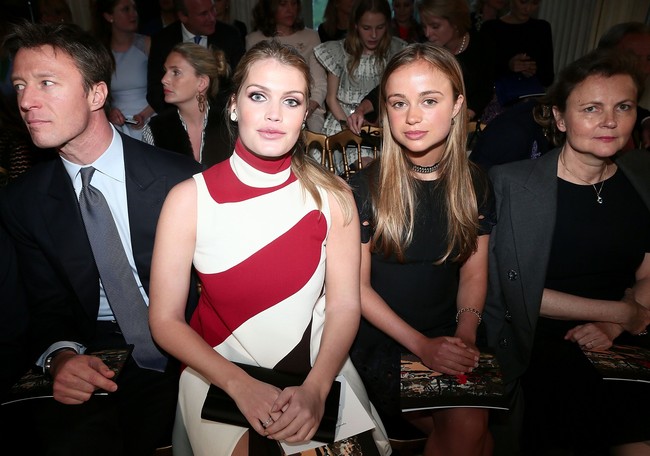 Lady Kitty Spencer di front row fashion show Dior Cruise collection Mei 2017 lalu. (Foto: Getty Images)